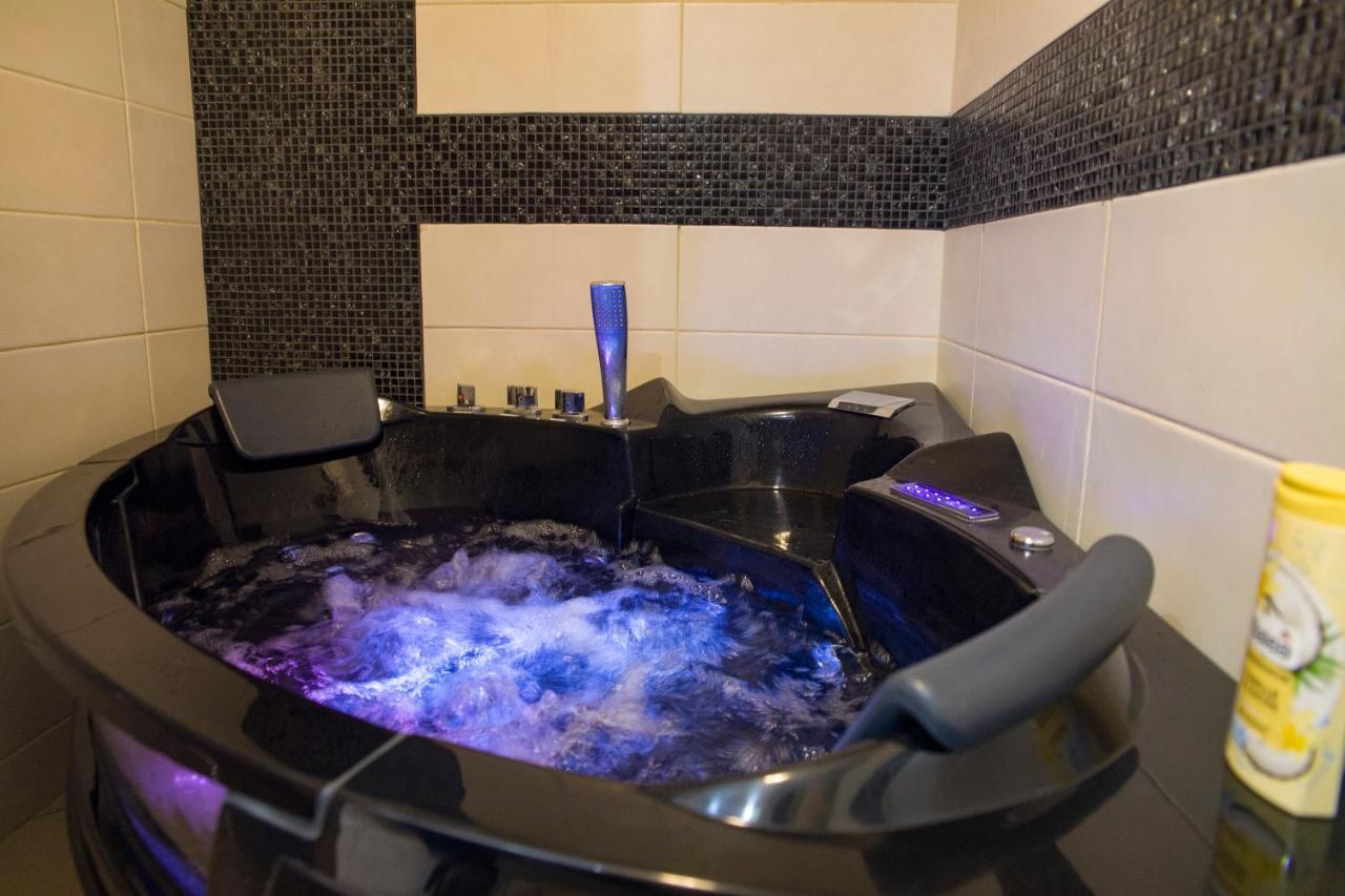 Spa Apartman Red Passion Appartement Belgrado Buitenkant foto